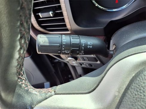 Used 2022 Ford Expedition Limited image 12