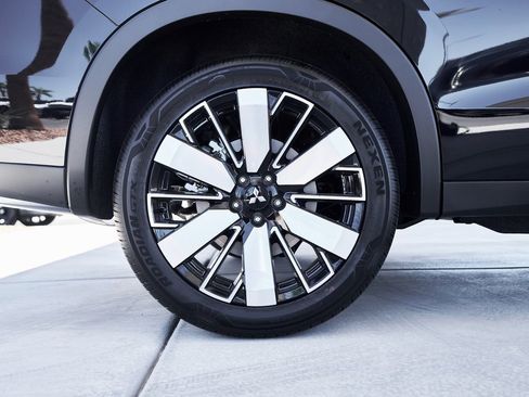 New 2025 Mitsubishi Outlander SE image 9