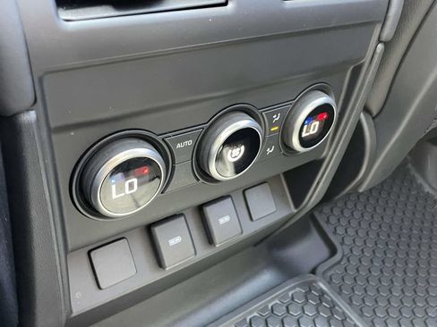 Used 2024 Land Rover Defender 110 SE AWD/4WD image 17