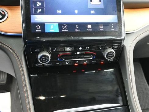 Used 2025 Jeep Grand Cherokee Summit AWD/4WD image 13