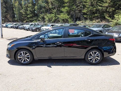 Used 2023 Nissan Versa SV FWD image 8