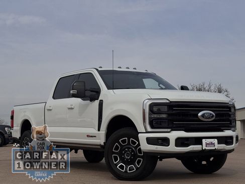 Used 2025 Ford F350 Platinum w/ FX4 Off-Road Package image 2