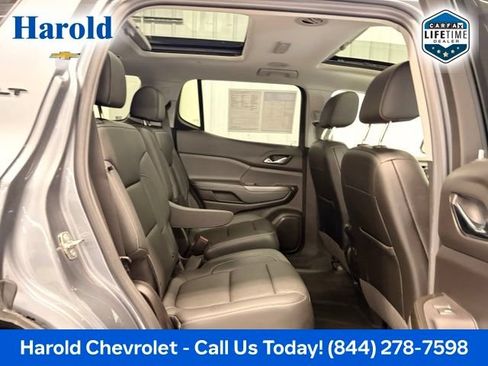 Used 2022 GMC Acadia SLT w/ GMC Pro Grade Package AWD/4WD image 9