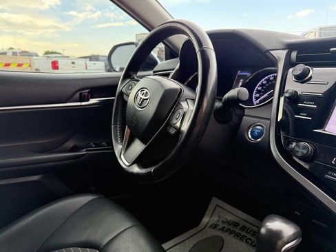 Used 2020 Toyota Camry SE FWD image 17
