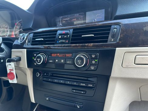 Used 2009 BMW 335i Convertible w/ Premium Pkg image 24