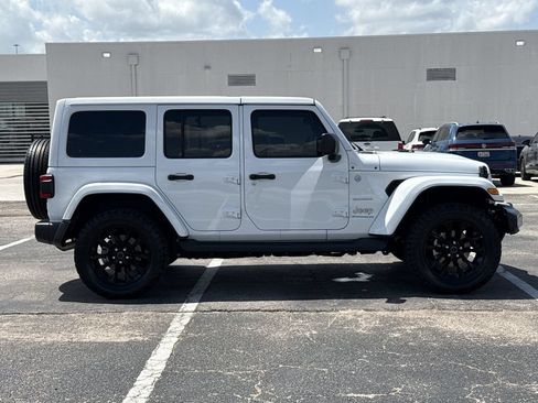 Used 2024 Jeep Wrangler Unlimited Sahara AWD/4WD image 4