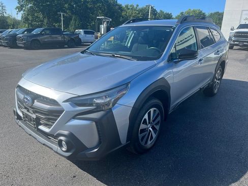 Used 2023 Subaru Outback Premium AWD/4WD image 8