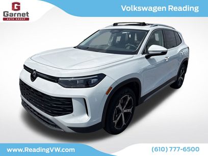 Used 2025 Volkswagen Tiguan SE w/ Panoramic Sunroof Package