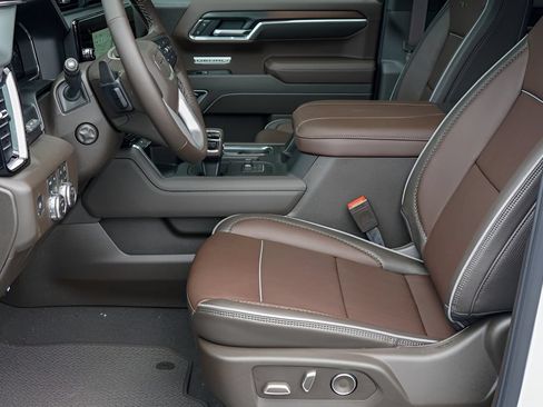 New 2026 GMC Sierra 1500 Denali w/ Denali Reserve Package AWD/4WD image 10