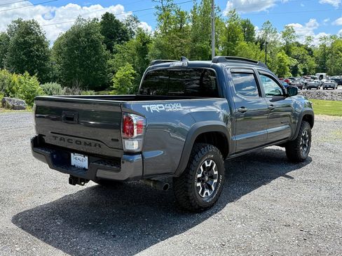 Used 2023 Toyota Tacoma TRD Off-Road w/ Technology Package AWD/4WD image 6