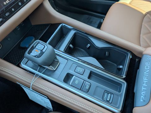 New 2026 Nissan Pathfinder Platinum image 14