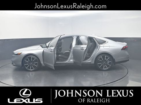 Used 2023 Honda Accord Touring image 27