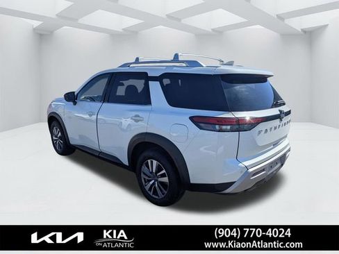 Used 2022 Nissan Pathfinder SL image 5