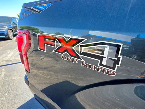 Used 2015 Ford F150 Lariat w/ Equipment Group 502A Luxury AWD/4WD image 8