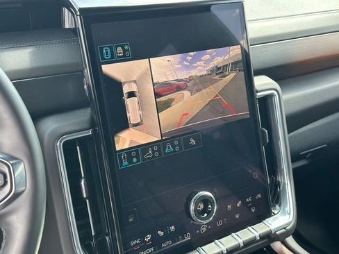 Certified 2025 GMC Yukon Denali AWD/4WD image 9