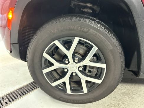 Used 2024 Jeep Grand Cherokee L Limited w/ Trailer Tow Package image 9