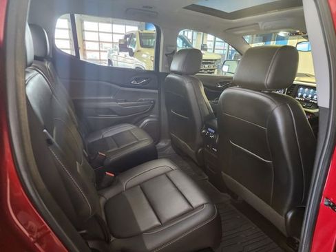 Used 2023 GMC Acadia SLT w/ Technology Package FWD image 19