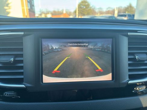 Used 2023 Chrysler Voyager LX image 17