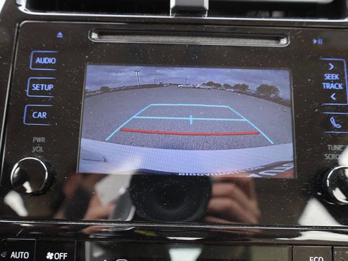 Used 2019 Toyota Prius LE AWD/4WD image 21