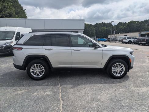 Used 2026 Jeep Grand Cherokee Laredo w/ Trailer Tow Package AWD/4WD image 8