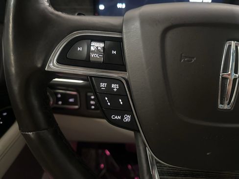 Used 2020 Lincoln Navigator Black Label w/ Cargo Convenience Package image 26