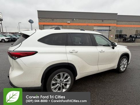 Used 2021 Toyota Highlander Limited image 19