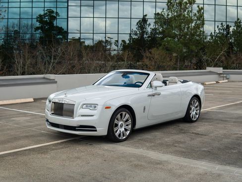 Used 2017 Rolls-Royce Dawn RWD image 19