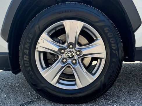 Used 2022 Toyota RAV4 XLE w/ Convenience Package image 9