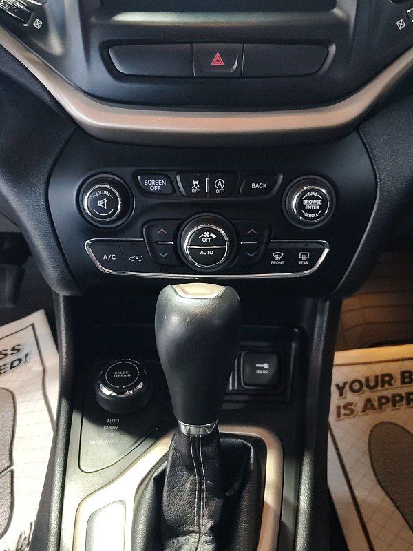 Used 2017 Jeep Cherokee Limited AWD/4WD image 15