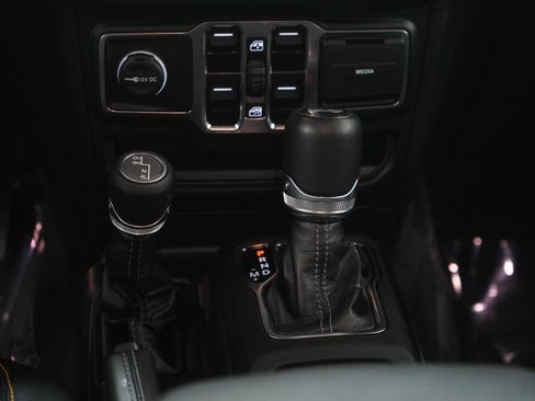 Used 2024 Jeep Wrangler Unlimited Sahara w/ Technology Group AWD/4WD image 19