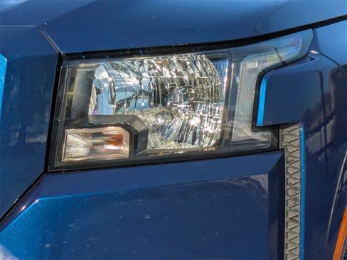 Used 2022 Nissan Frontier SV w/ Technology Package image 7