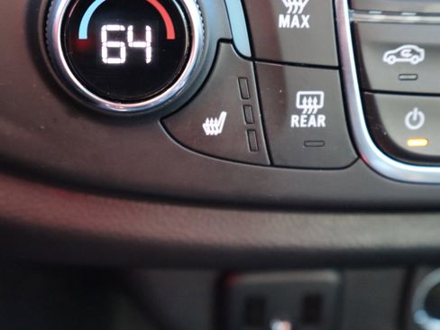 Used 2023 Chevrolet Traverse LT image 23