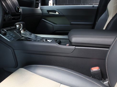 Used 2024 Lexus GX 550 AWD/4WD image 35