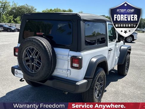 Used 2025 Jeep Wrangler Sport AWD/4WD image 7