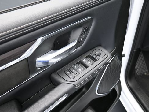 Used 2025 RAM 1500 Laramie image 12