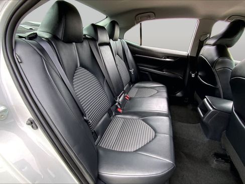 Used 2023 Toyota Camry SE FWD image 19