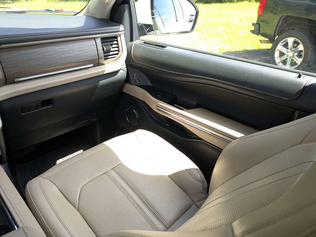 Used 2022 Ford Expedition Limited RWD image 20