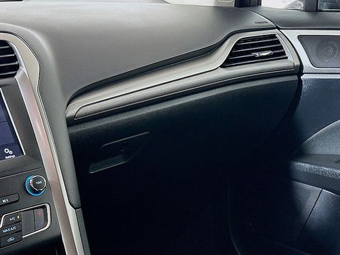 Used 2019 Ford Fusion SE image 22