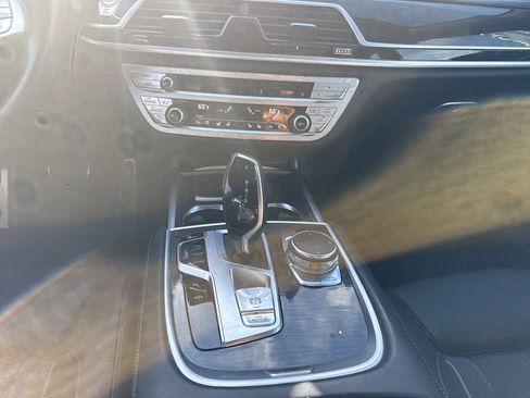 Used 2018 BMW 750i 750i w/ Luxury Rear Seating Package image 13