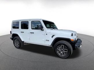 Used 2025 Jeep Wrangler Sahara video 2