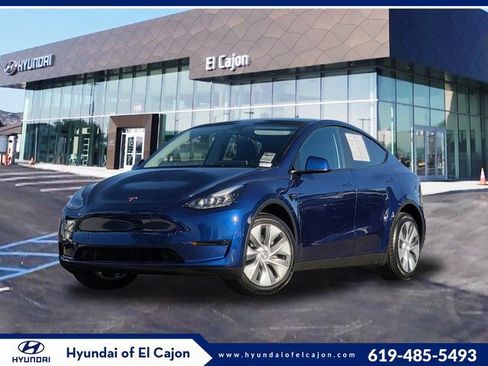 Used 2023 Tesla Model Y AWD image 1