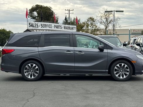 Used 2023 Honda Odyssey EX-L image 3