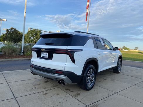 Used 2024 Chevrolet Traverse LT FWD image 11