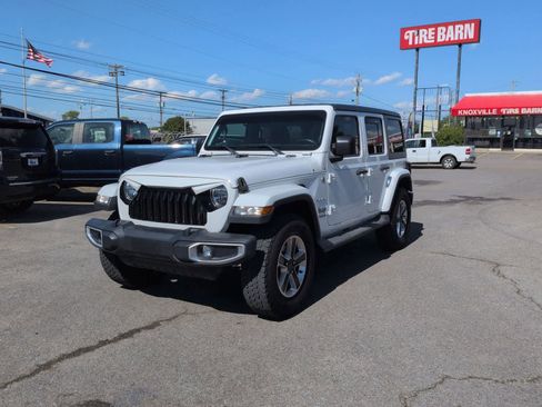 Certified 2018 Jeep Wrangler Unlimited Sahara AWD/4WD image 4