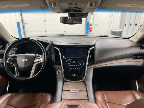 Used 2018 Cadillac Escalade ESV Premium Luxury AWD/4WD image 10