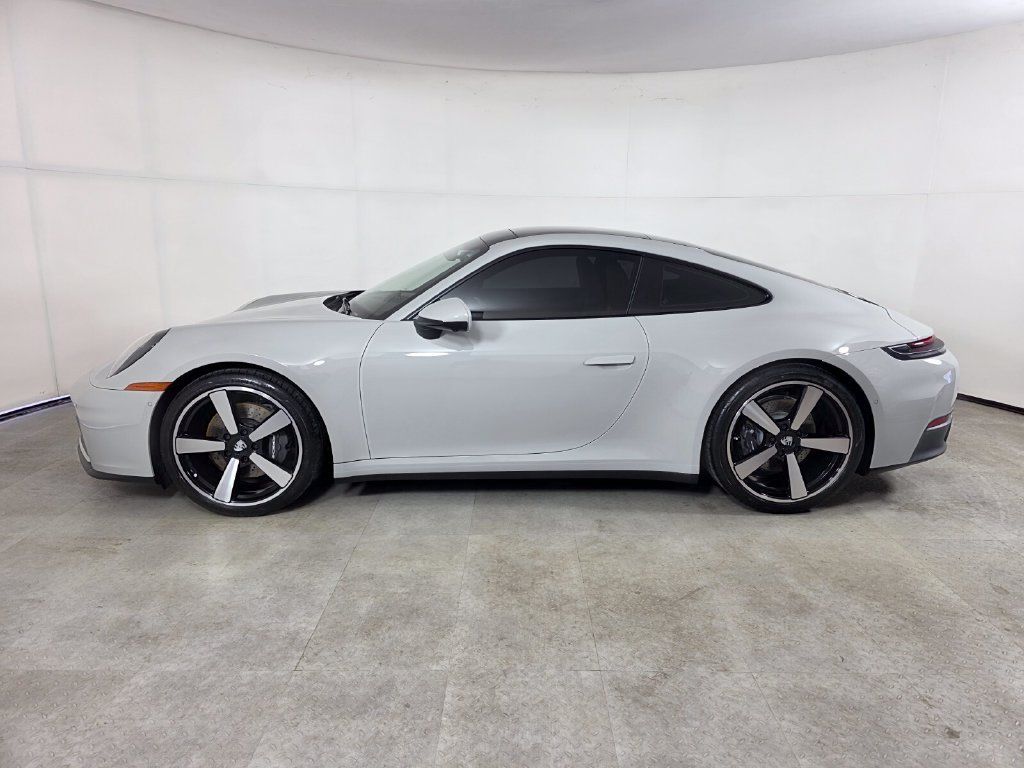 Used 2025 Porsche 911 Carrera RWD image 7