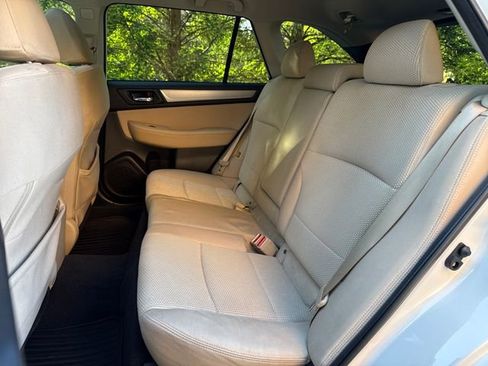 Used 2017 Subaru Outback 2.5i Premium AWD/4WD image 27