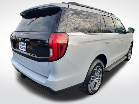 New 2025 Ford Expedition Active image 5