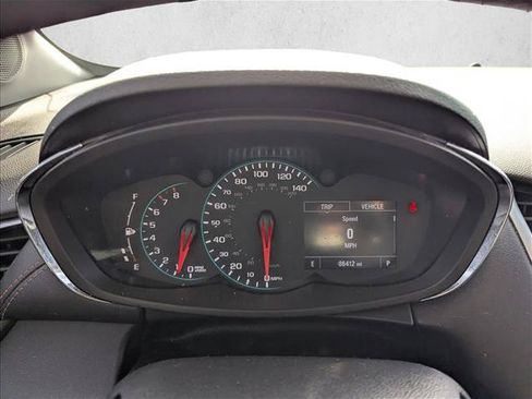 Used 2022 Chevrolet Trax LS w/ Tint and Cruise Package AWD/4WD image 8