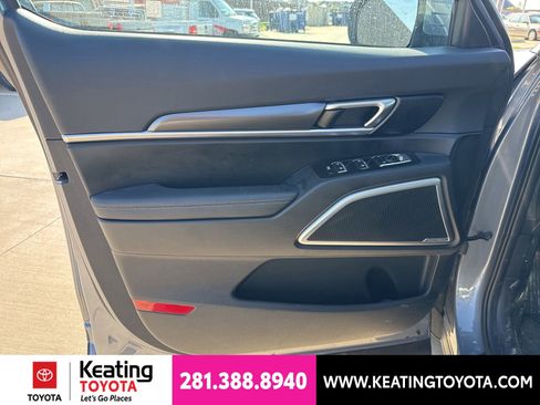 Used 2025 Kia Telluride S FWD image 9